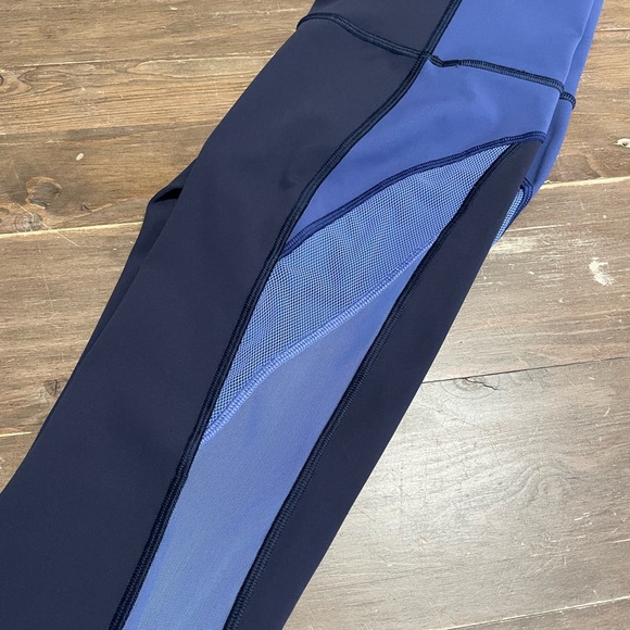 Lululemon Like-New Two-Toned Navy/Blue Leggings - Picture 4 of 6